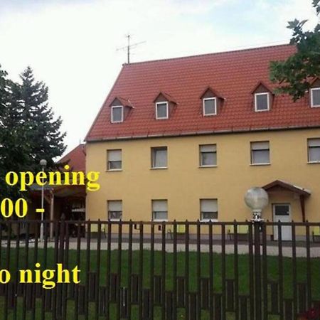 Fenyo Panzio Bed and Breakfast Mezőkövesd Buitenkant foto