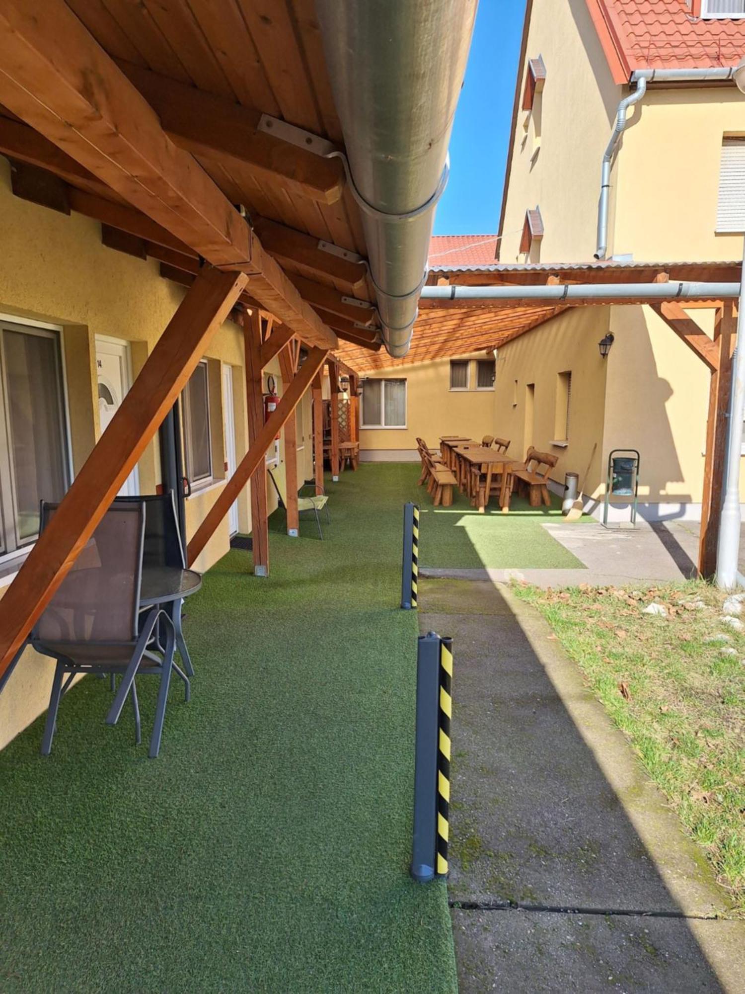 Fenyo Panzio Bed and Breakfast Mezőkövesd Buitenkant foto