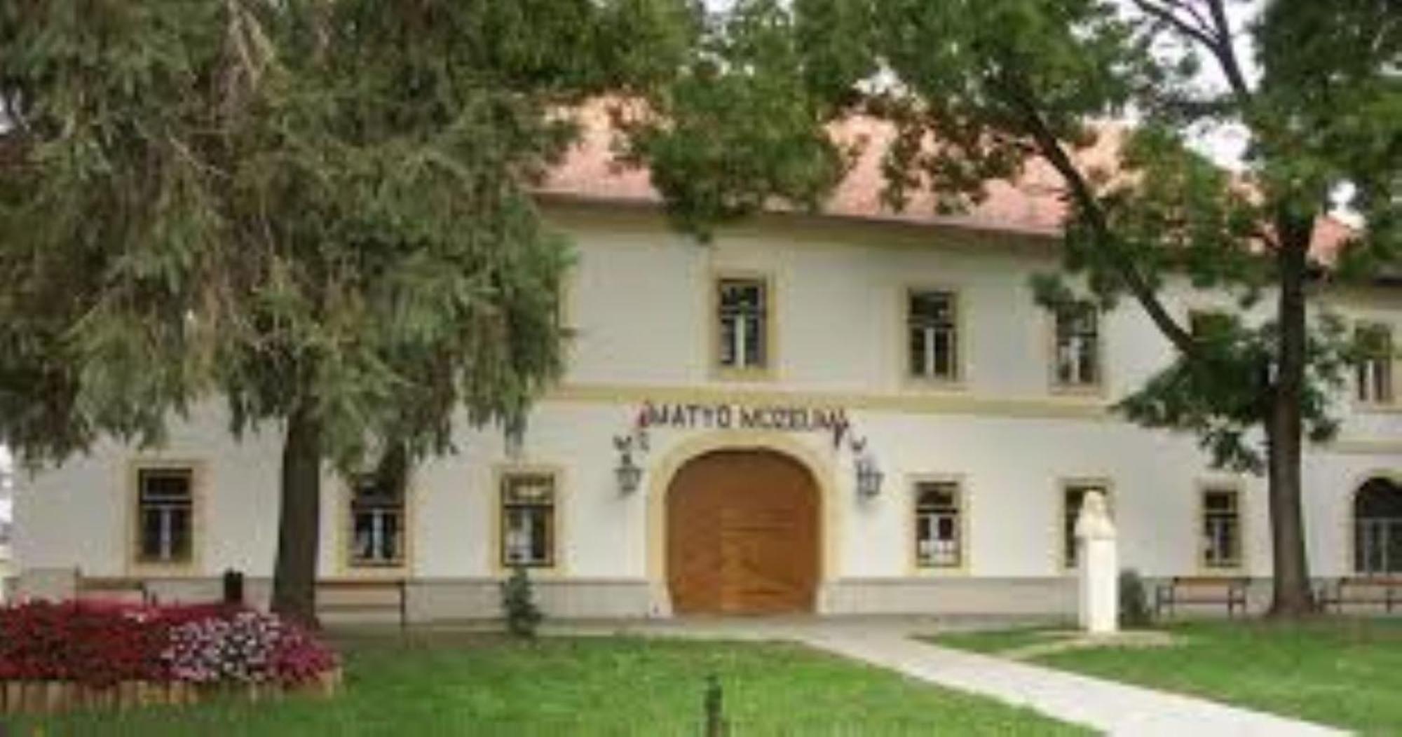 Fenyo Panzio Bed and Breakfast Mezőkövesd Buitenkant foto