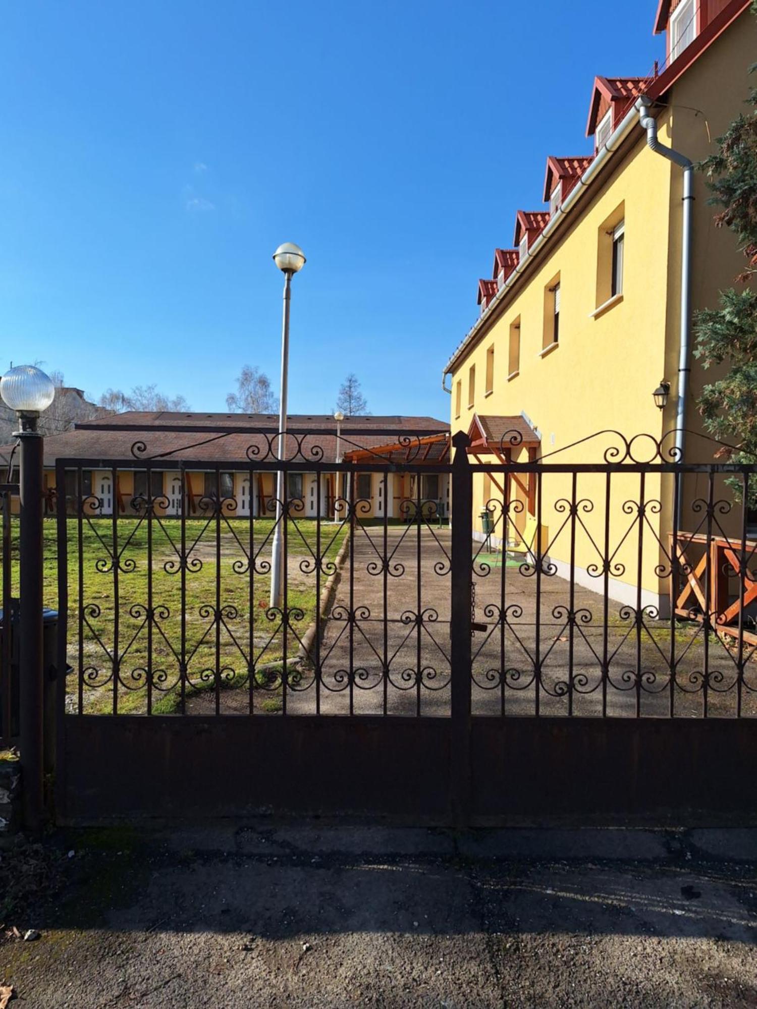 Fenyo Panzio Bed and Breakfast Mezőkövesd Buitenkant foto