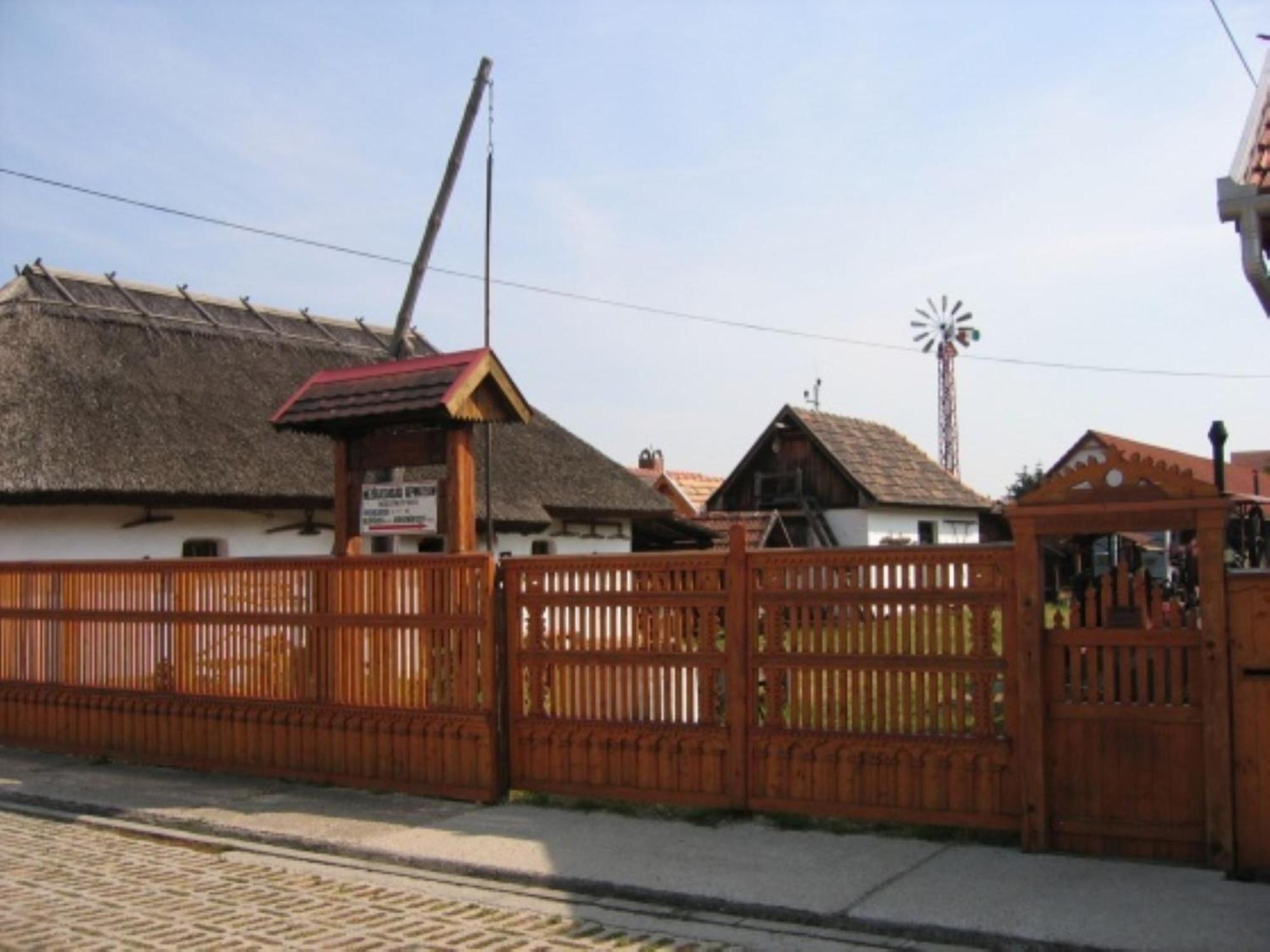 Fenyo Panzio Bed and Breakfast Mezőkövesd Buitenkant foto