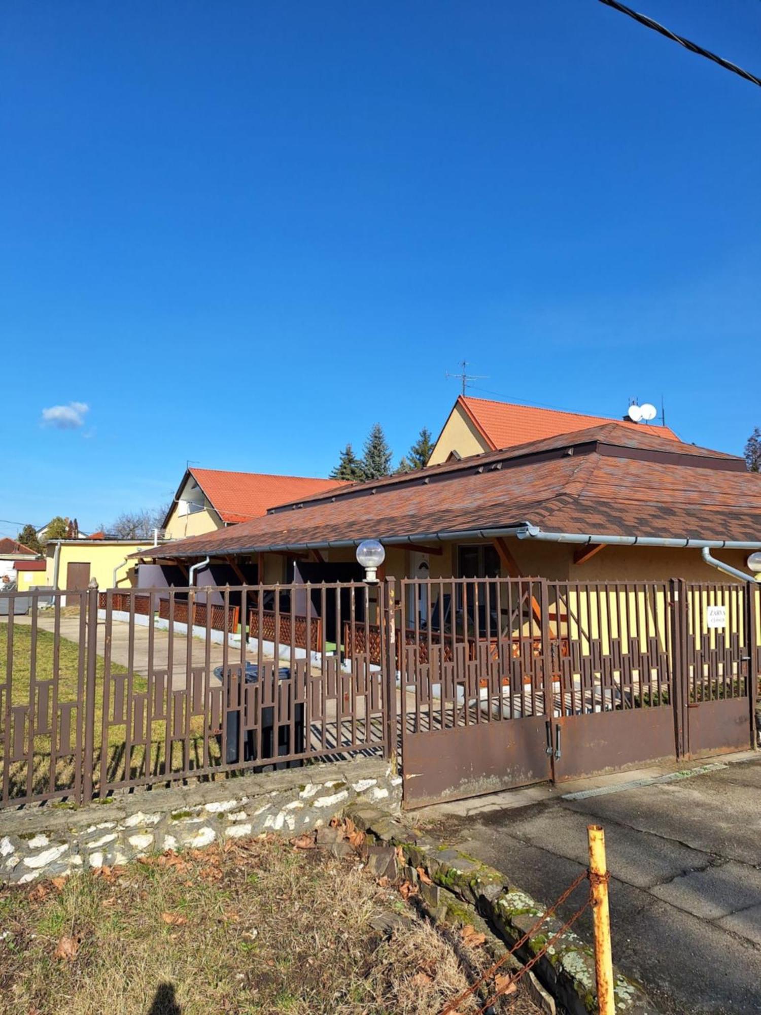 Fenyo Panzio Bed and Breakfast Mezőkövesd Buitenkant foto
