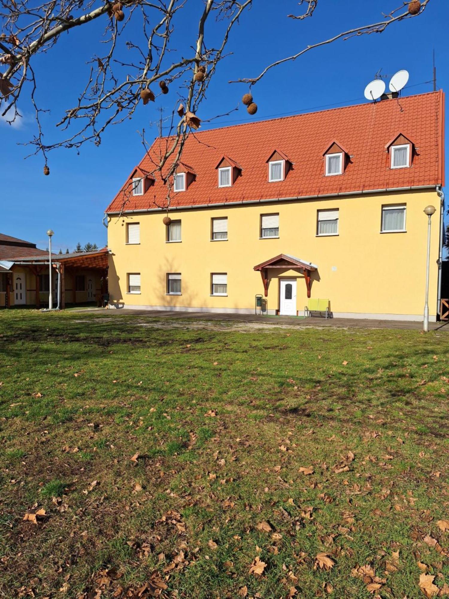 Fenyo Panzio Bed and Breakfast Mezőkövesd Buitenkant foto