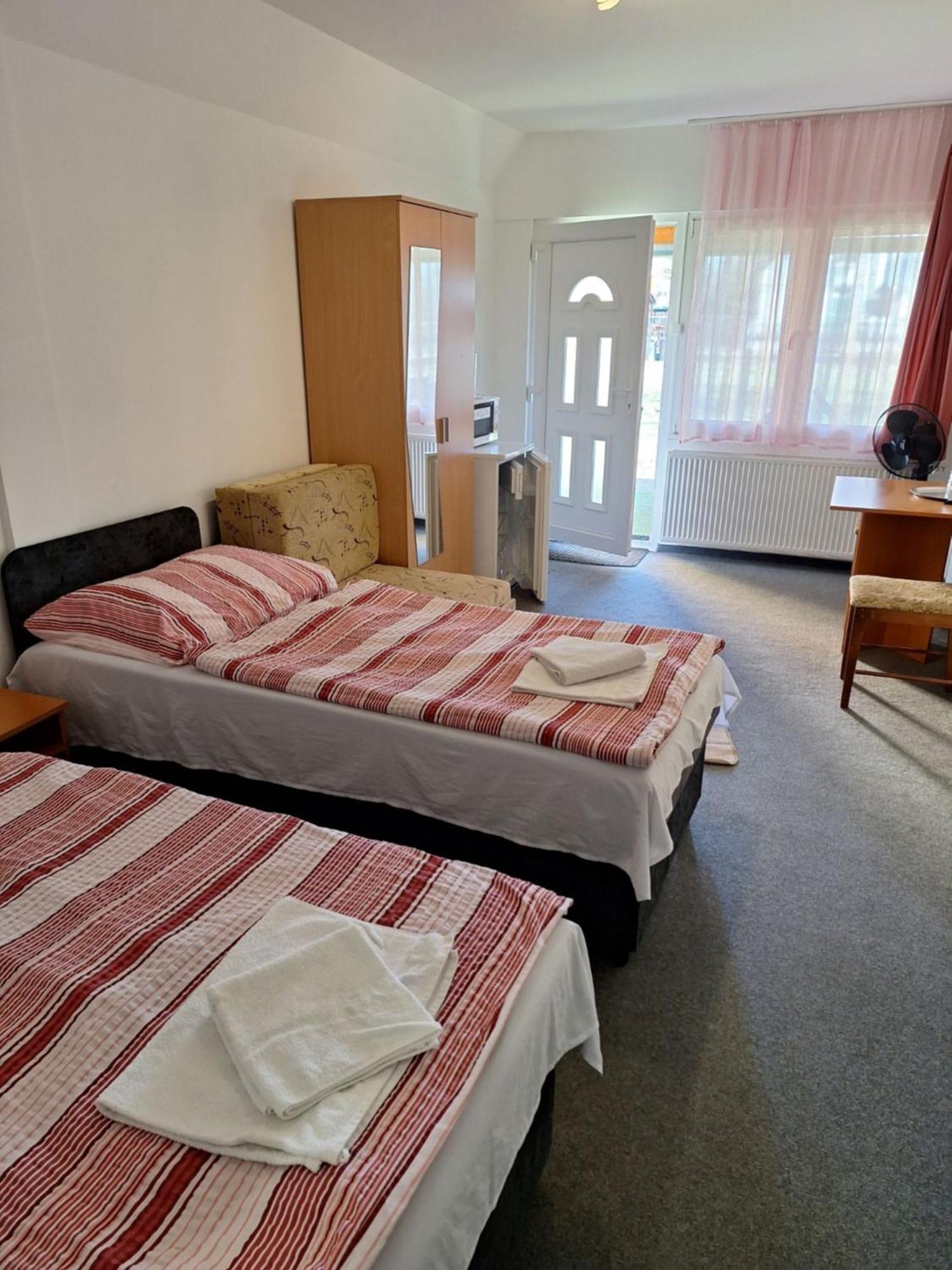 Fenyo Panzio Bed and Breakfast Mezőkövesd Buitenkant foto